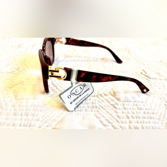 Oscar de la Renta Sunglasses - Picture 2 of 5